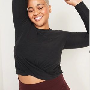 Old Navy Black Relaxed Breathe ON Twist-front Cropped Workout Top, size 2X